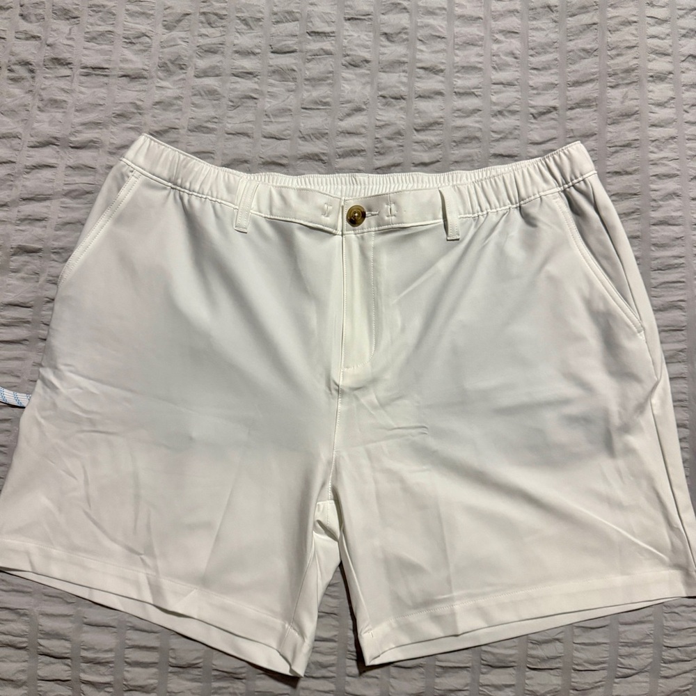 Chubbies White 6” Everywear Shorts